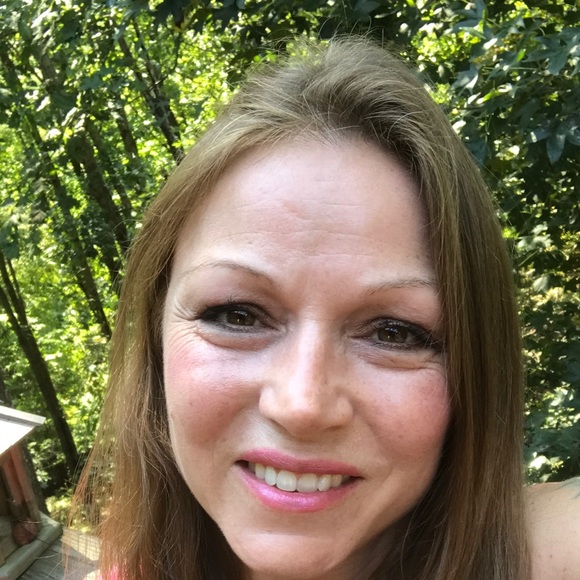 Meet your Posher, Melanie - Picture 1 of 1